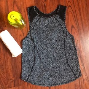 SIZE 4 lululemon sleeveless tank! 🍋